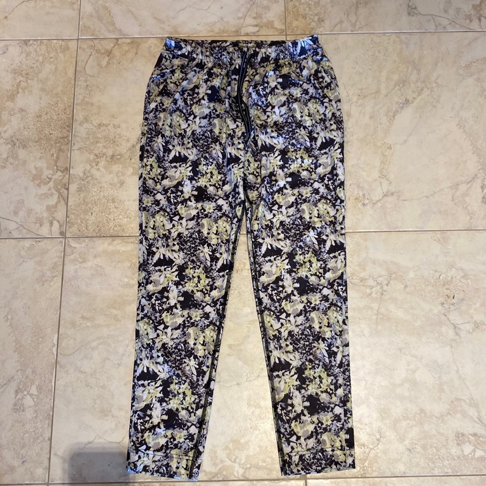 Lululemon jet crop slim jogger size 4